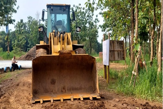 alat berat buka jalan
