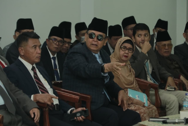 Syaykh menerangkan art kepada padus